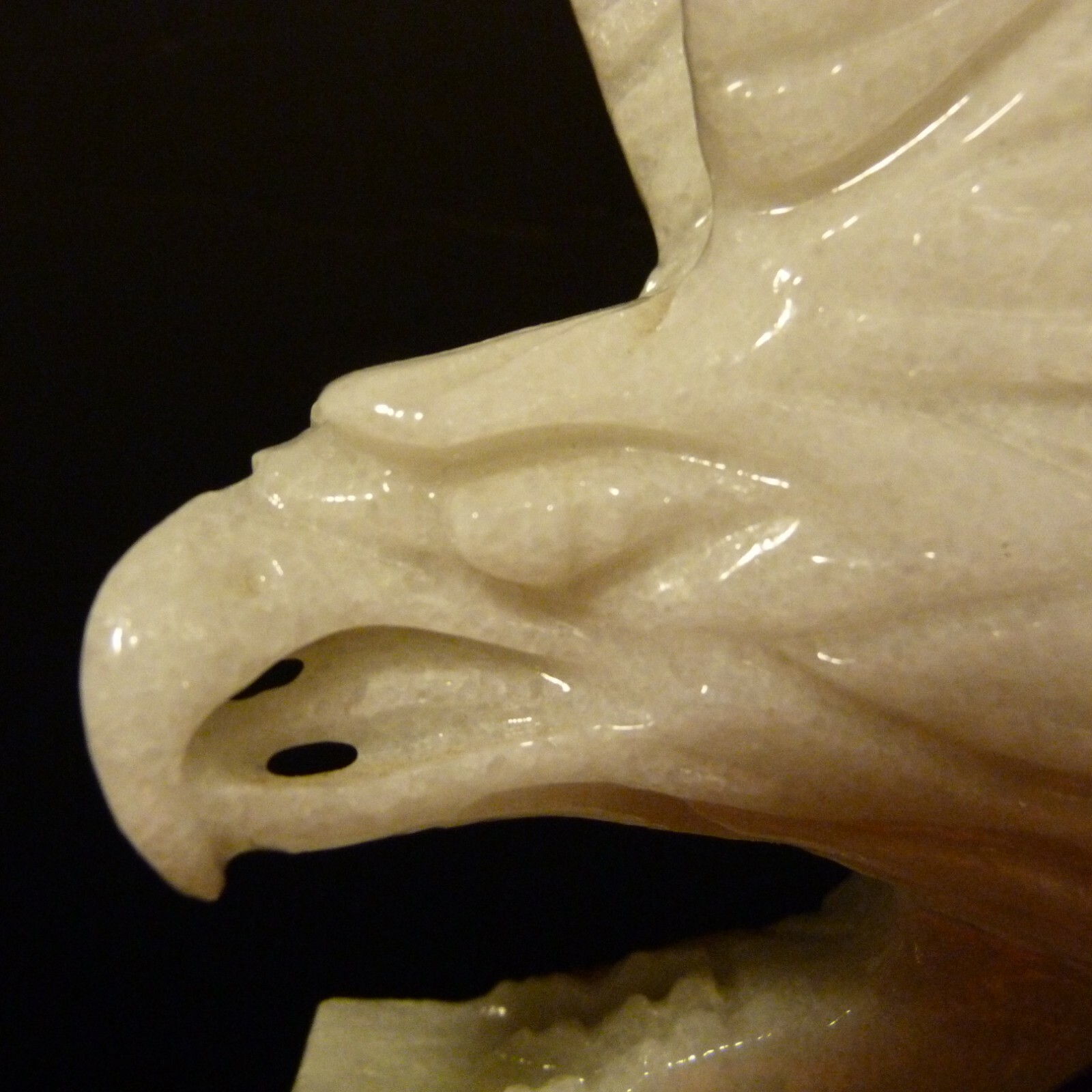 Fine Majestic Eagle 12&Prime; Sculpture in White Carrara Marble Vietnam New Old Stock