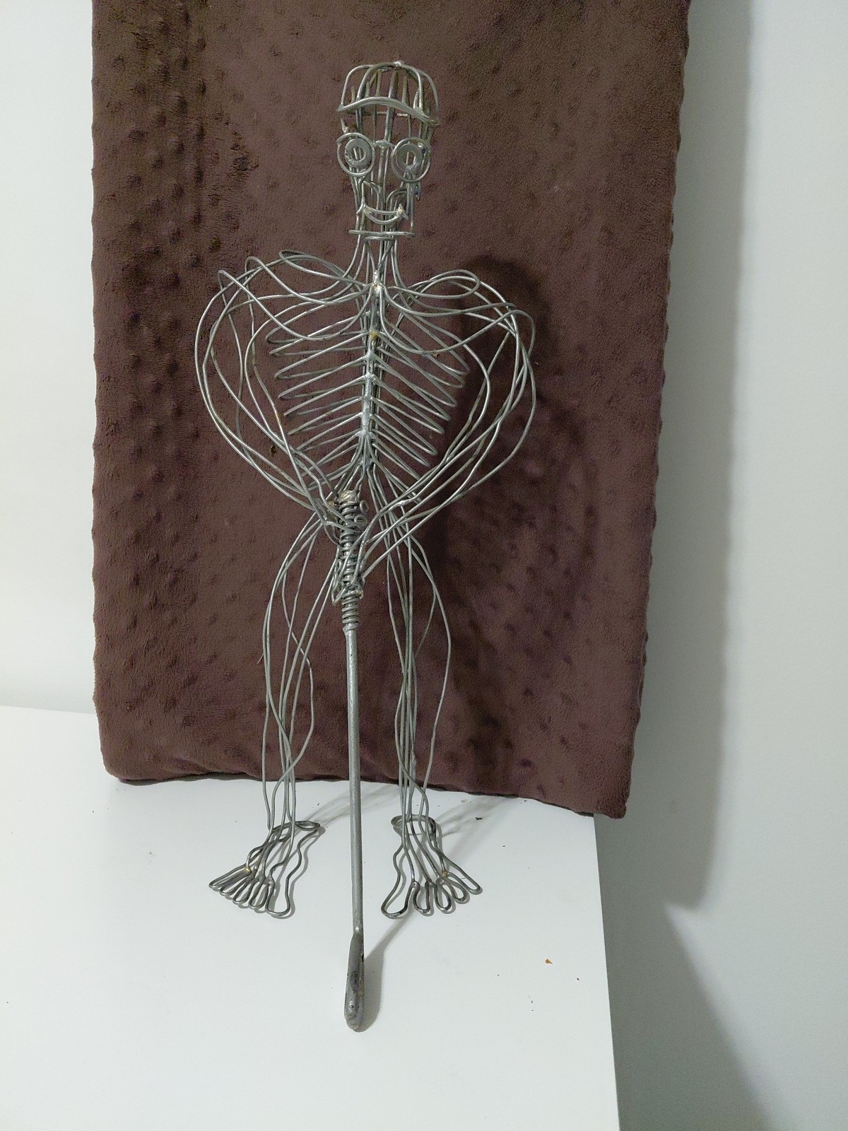 Wire sculpture, man playing golf, Free Standing, 20 Inches Tall